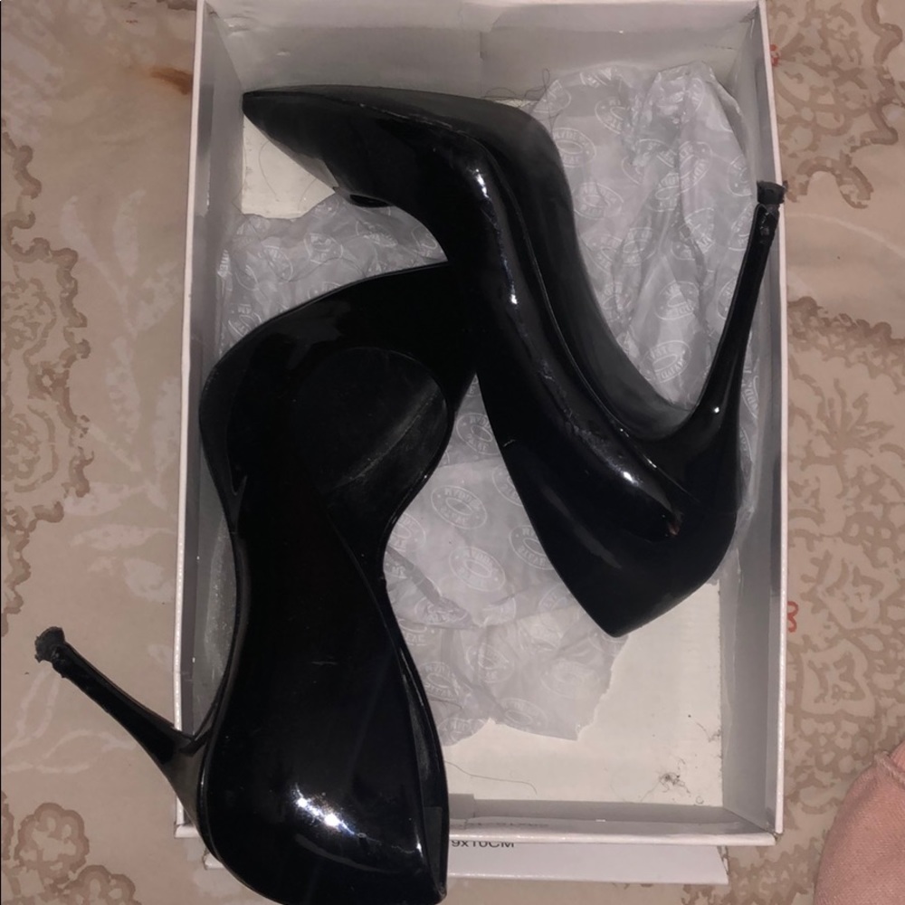 Black point toe heels